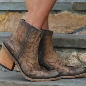 NWOT Liberty Black Freebird boots - color: Miel (distressed brown)